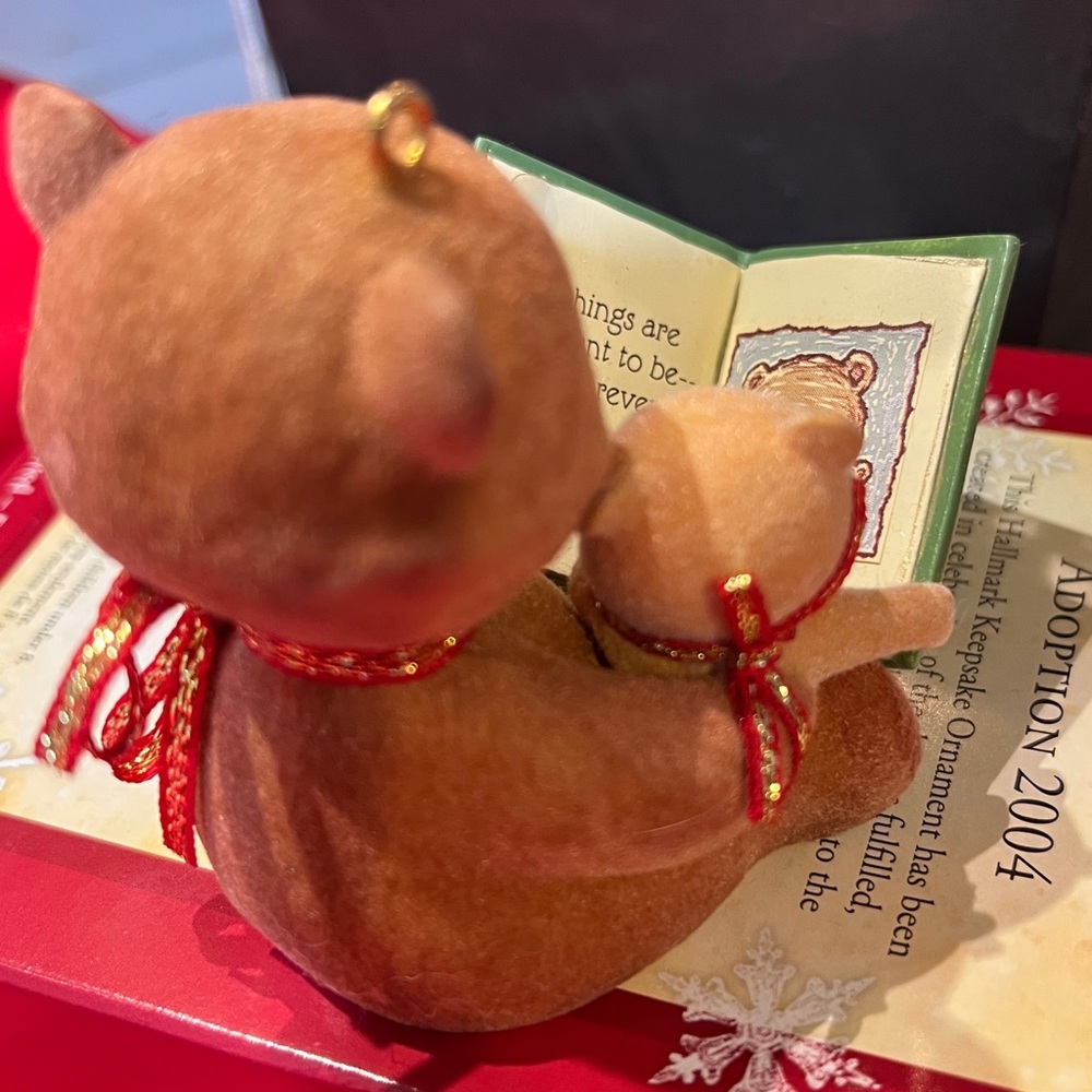 Hallmark Keepsake Ornament - Brown Bears with Green Book - Adoption 2004 - Picture 5 of 8